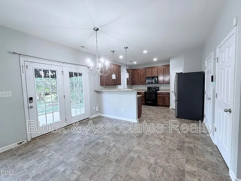 536 Gooseberry Dr — Photo 4