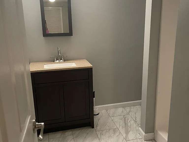 Lakeshore Dr NE — Photo 5