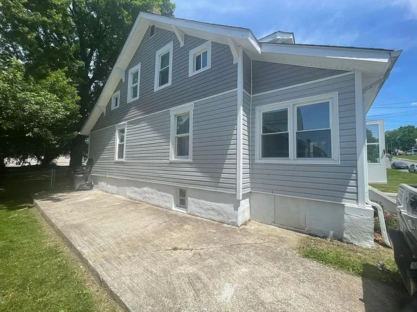 216 W Augusta Ave, Vinton, VA 24179