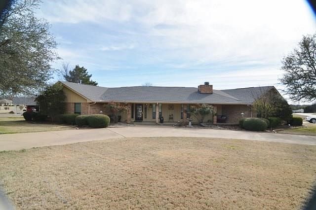 PRISTINE SETTING BACKS TO GOLF LAKE WITH FOUNTAIN