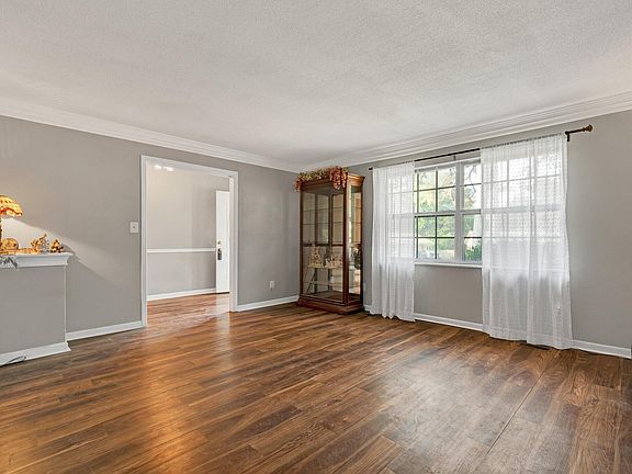 5th image of 4028 Tomahawk Cir NW