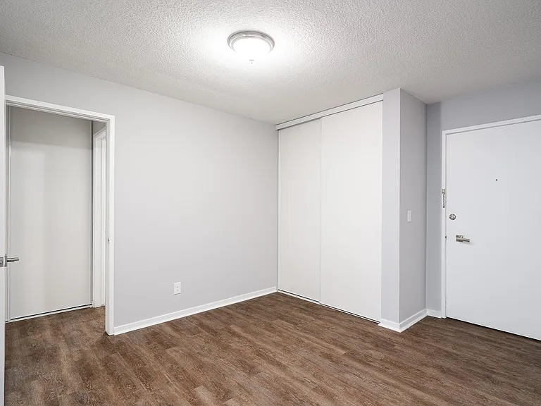 Merriam Park Apartments — Photo 23