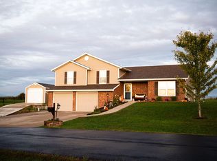 9470 Erika Ln, New Bloomfield, MO 65063