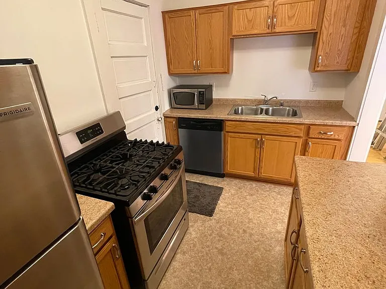 2118 Dupont Ave S — Photo 5