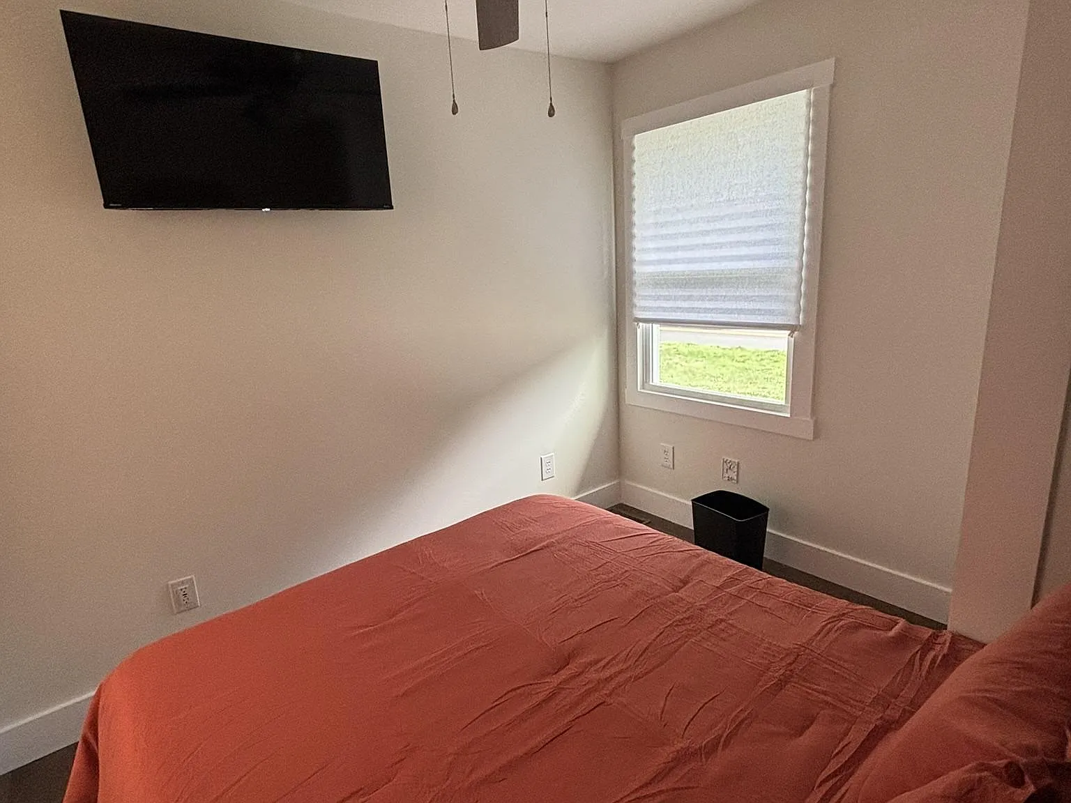 4 bed, 2.0 bath, 1200 sqft, $1,092 — Photo 2