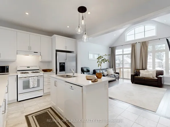 2 Holtby Ct, Scugog, ON L9L 0B4