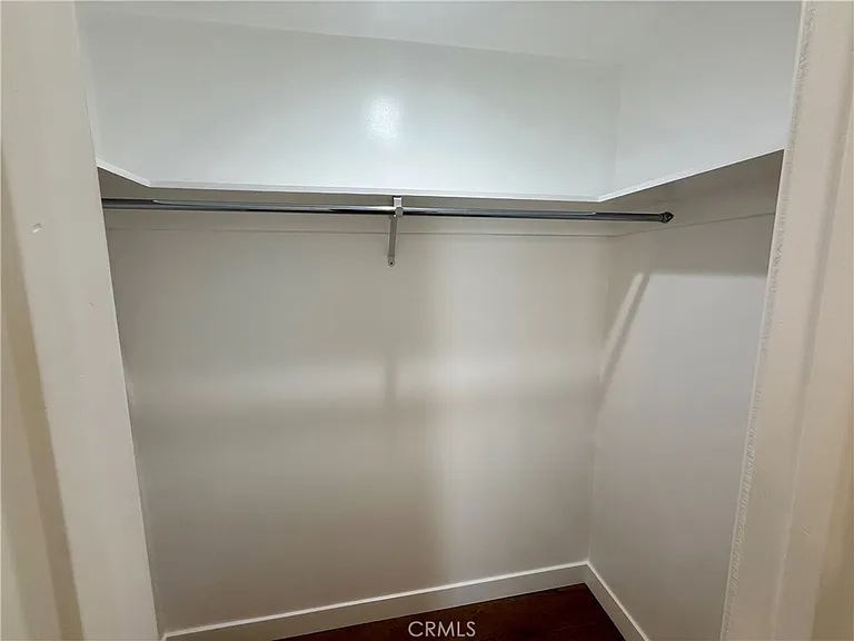 517 Blossom Ln — Photo 14