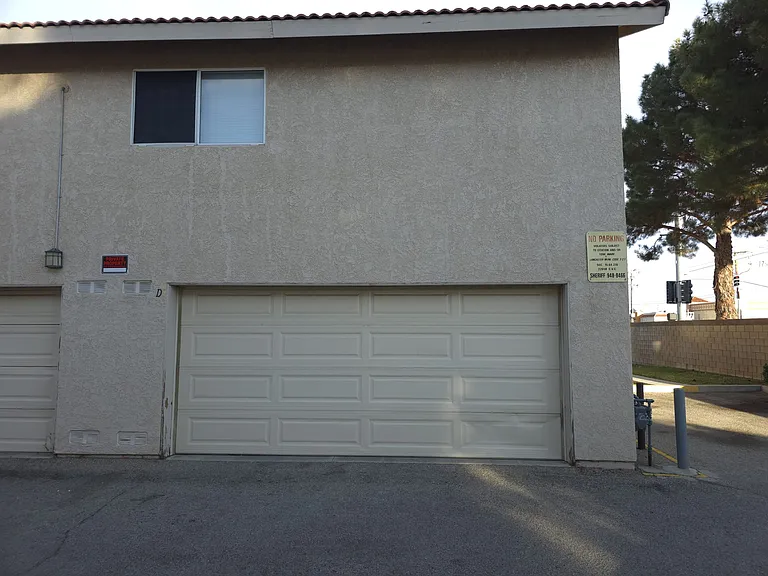 1642 Gardenia Ct #D — Photo 30