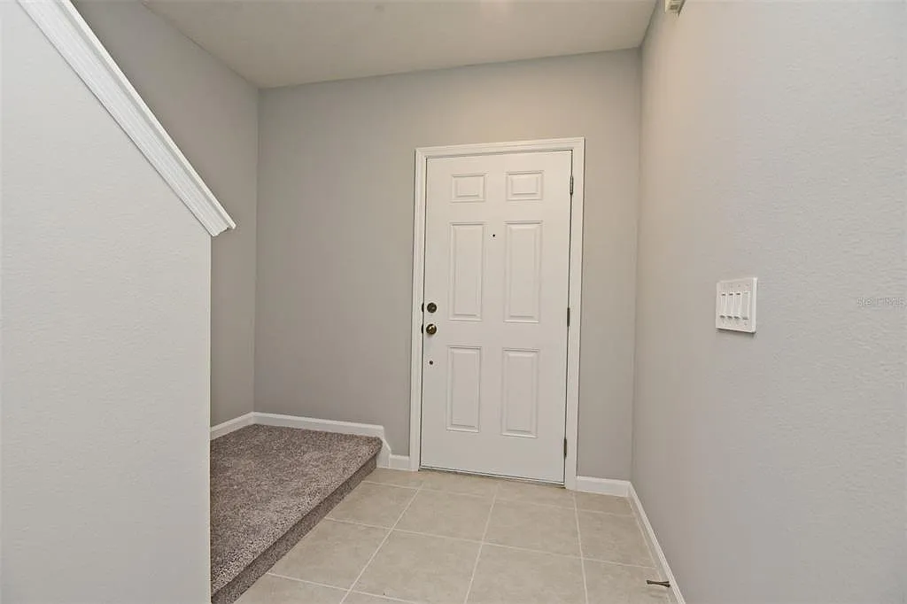 3 bed, 2.5 bath, 1569 sqft, $2,300 — Photo 2