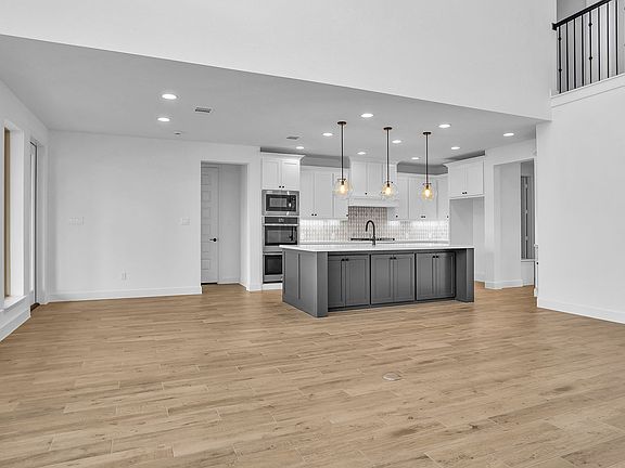 2nd image of 8910 Sierra Nevada Dr