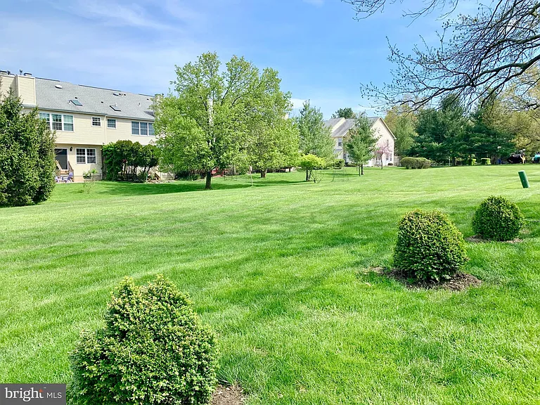 305 Marten Rd — Photo 34