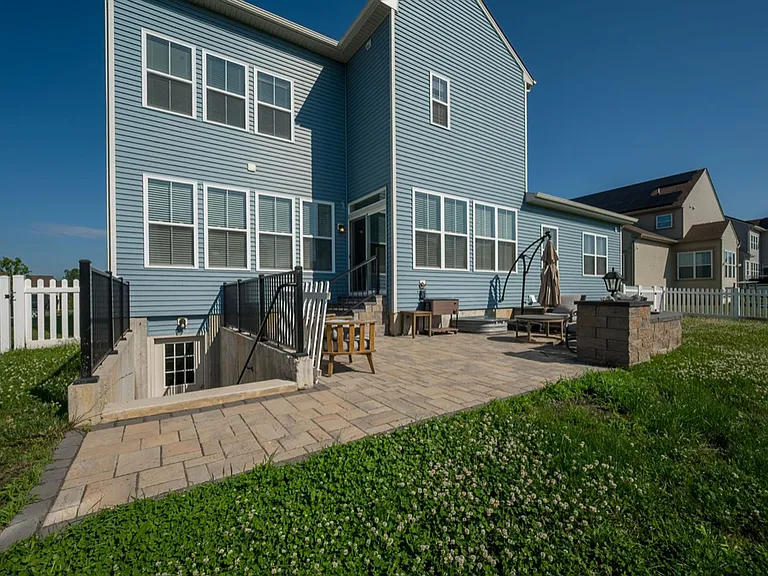 1607 Crane Ln — Photo 23