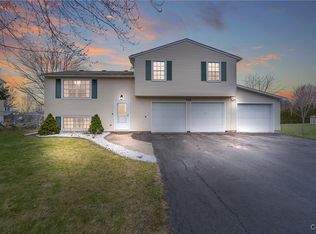7756 Signet Ln, Cicero, NY 13039