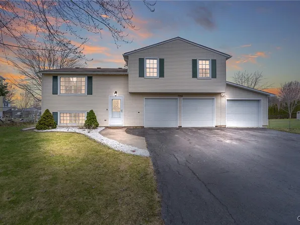 7756 Signet Ln, Cicero, NY 13039