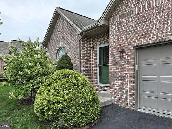 5th image of 8 Windsor Way #L-0085