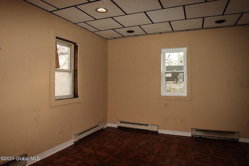 5th image of 480 Hamilton Street