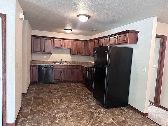 5th image of 145 SE Rose Garden Ln