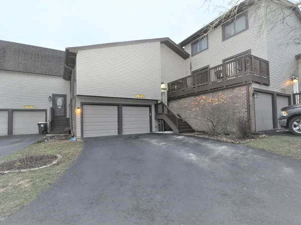 29W371 Crabtree Ln, Warrenville, IL 60555