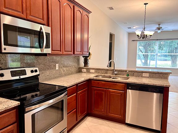 2nd image of 708 Lakeworth Cir