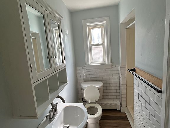 3rd image of 271 Woonasquatucket Ave APT 1