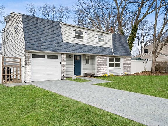 2nd image of 19 Hewes St