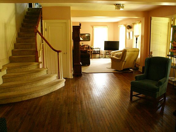 3rd image of 4604 Clark St