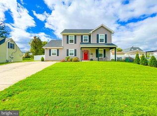 63 Red Maple Ln, Levittown, PA 19055