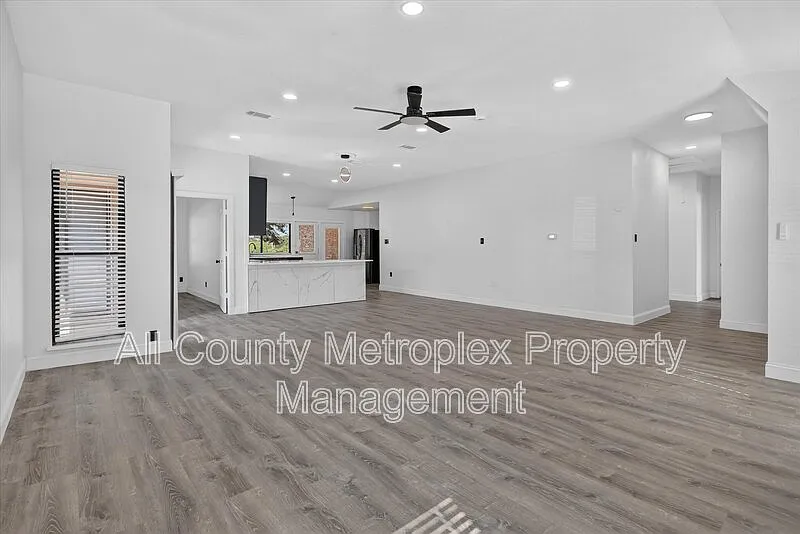 3 bed, 2.0 bath, 1853 sqft, $2,800 — Photo 2