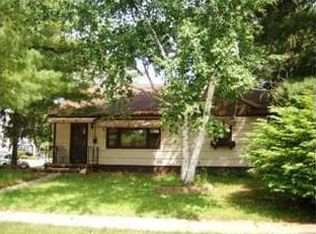 203 S Maple St, Oconomowoc, WI 53066