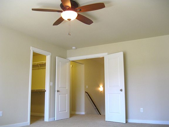 4th image of 3029 31st Ln NE