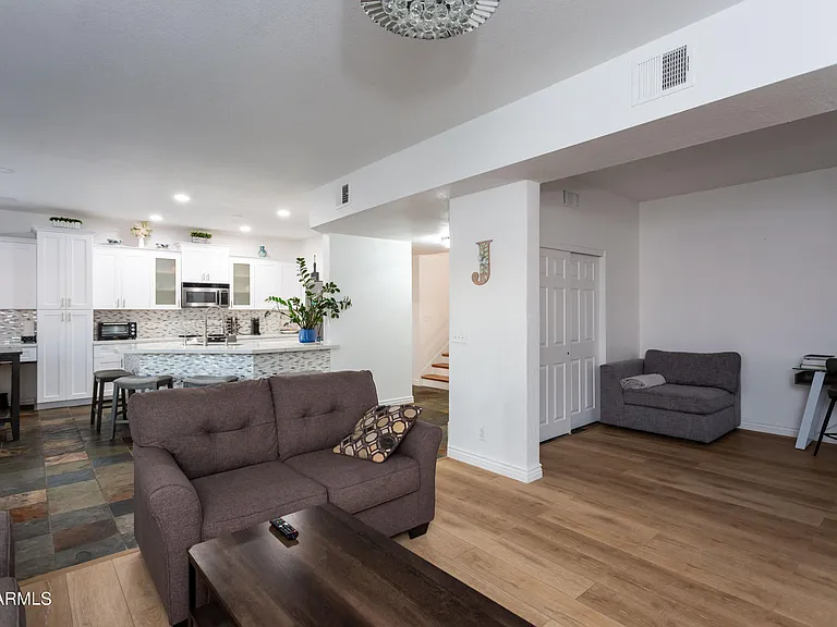 11015 W Laurelwood Ln — Photo 40