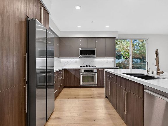 2nd image of 575 Rockefeller