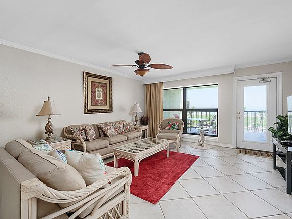 3rd image of 406 Padre Blvd