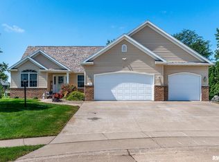 41 Jacob Ct, Eldridge, IA 52748