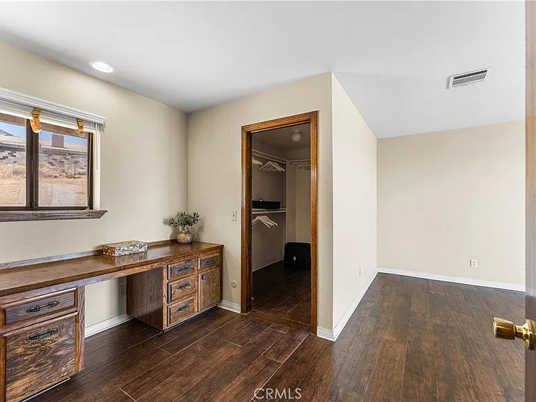 1055 Lakeview Dr — Photo 40