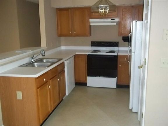 5th image of 551 Aspen Glen Dr APT 611