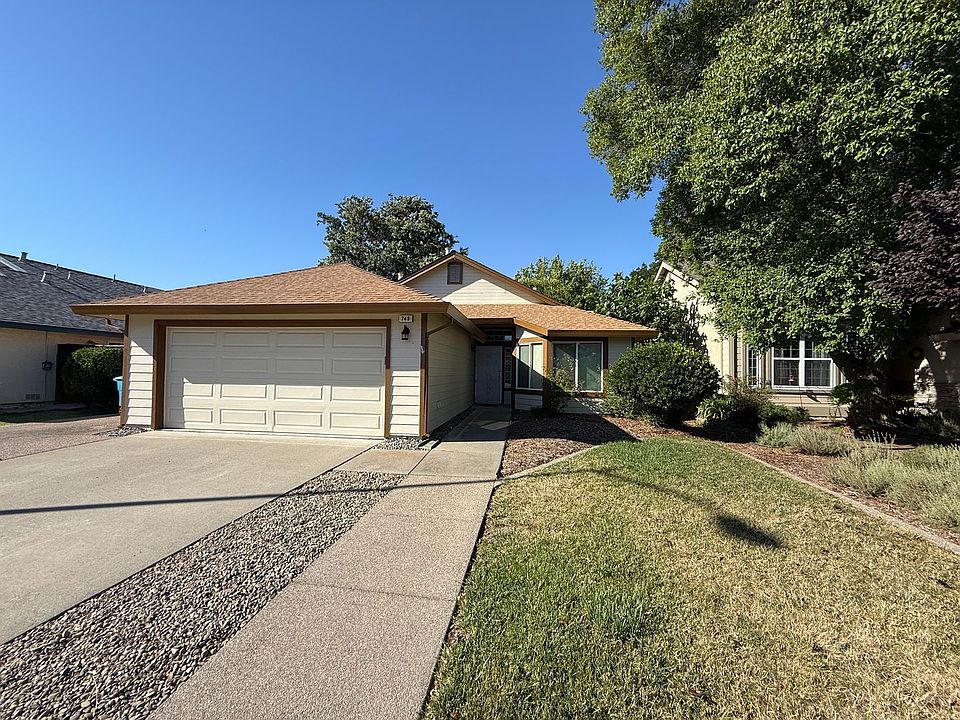 1st image of 749 Oak Brook Dr