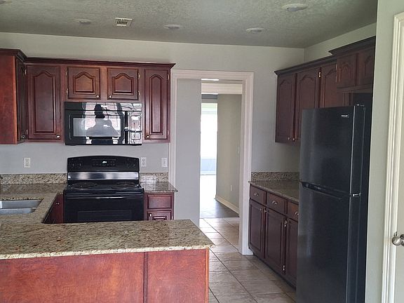 3rd image of 616 Highland Ct