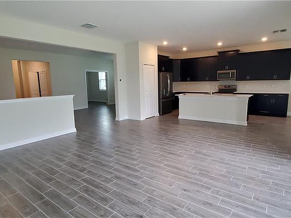 3rd image of 2077 Camden Loop