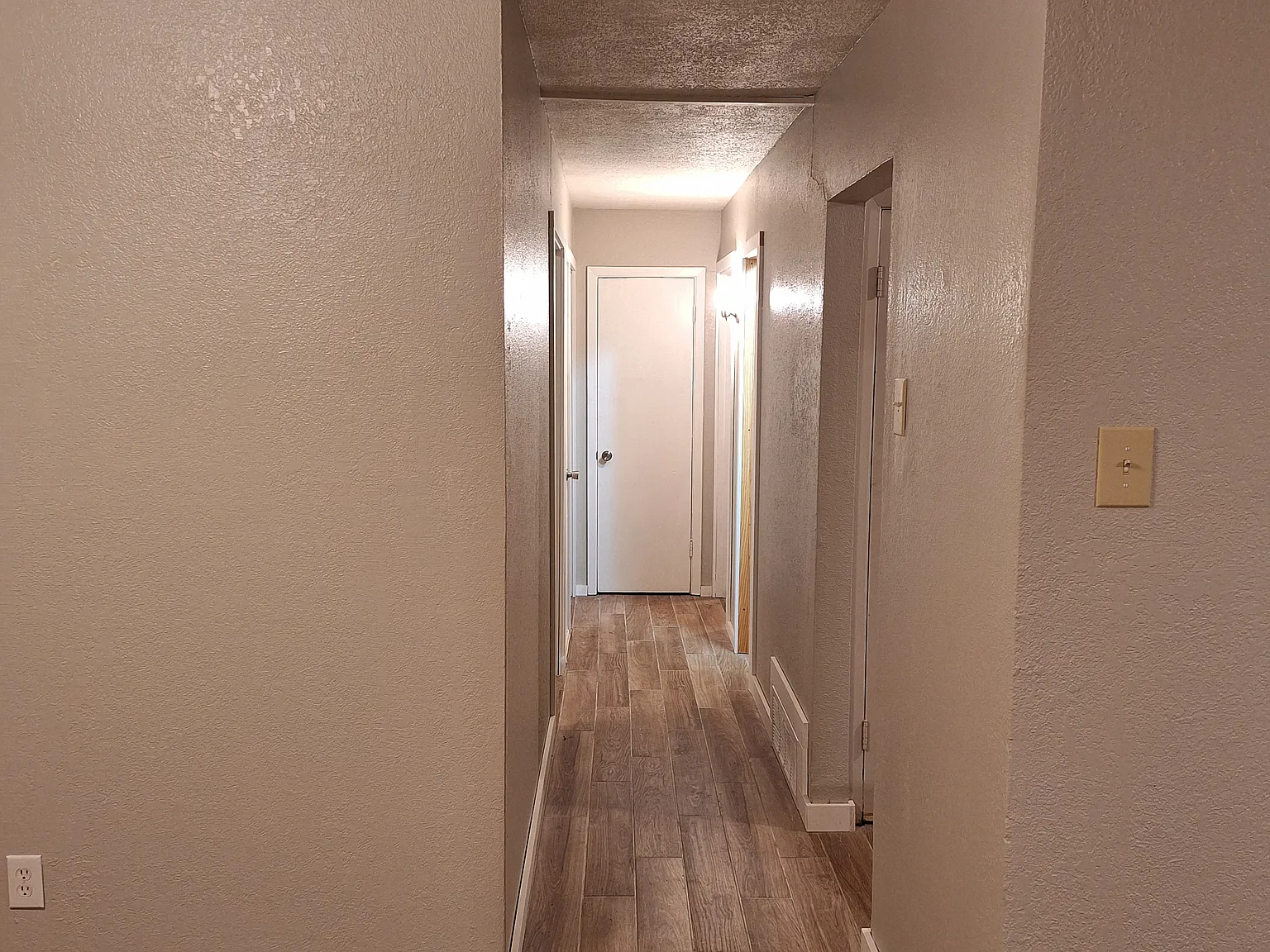 3 bed, 1.5 bath, 1044 sqft, $1,600 — Photo 2