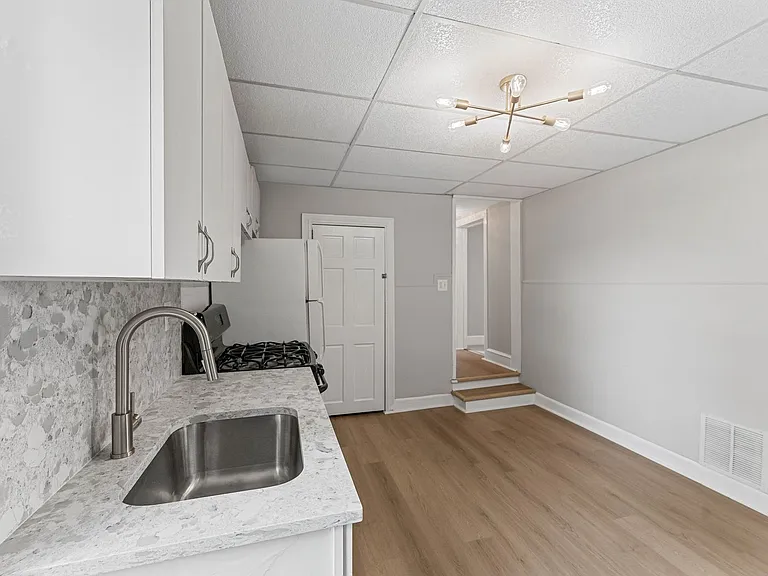858 Market St — Photo 14