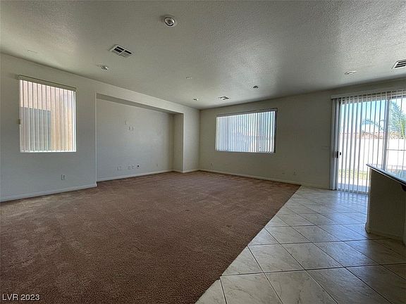 3rd image of 1017 Pearl Peak St