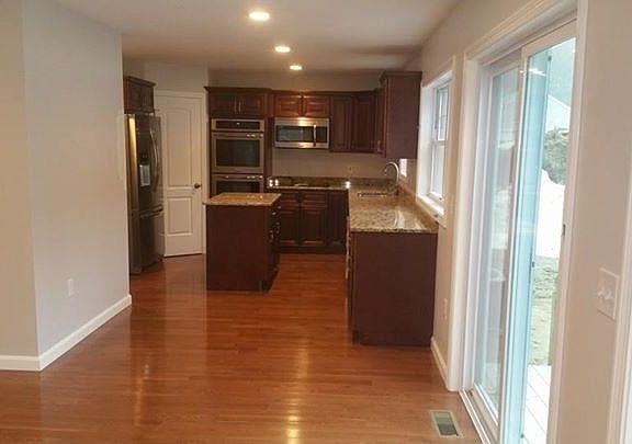 5th image of 886 Greenville Ave