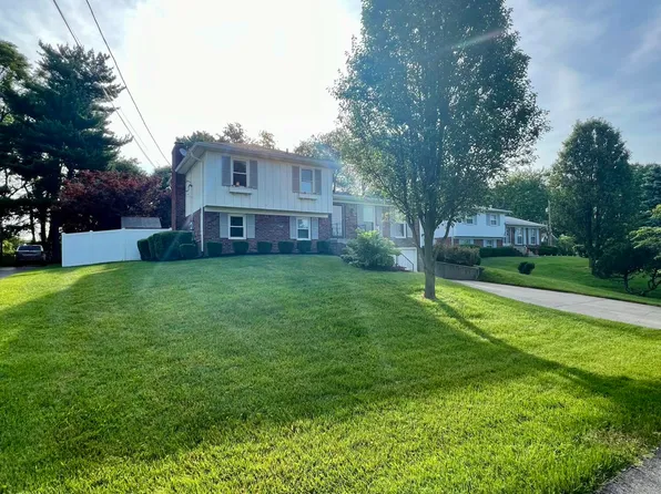 3109 Carriage Hill Dr, Creekside, KY 40241