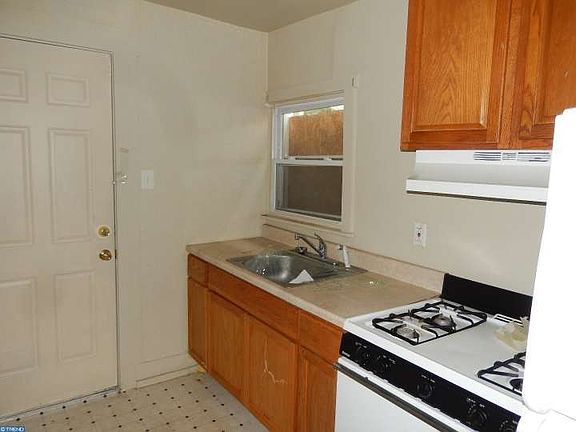 5th image of 1712 W 2nd St