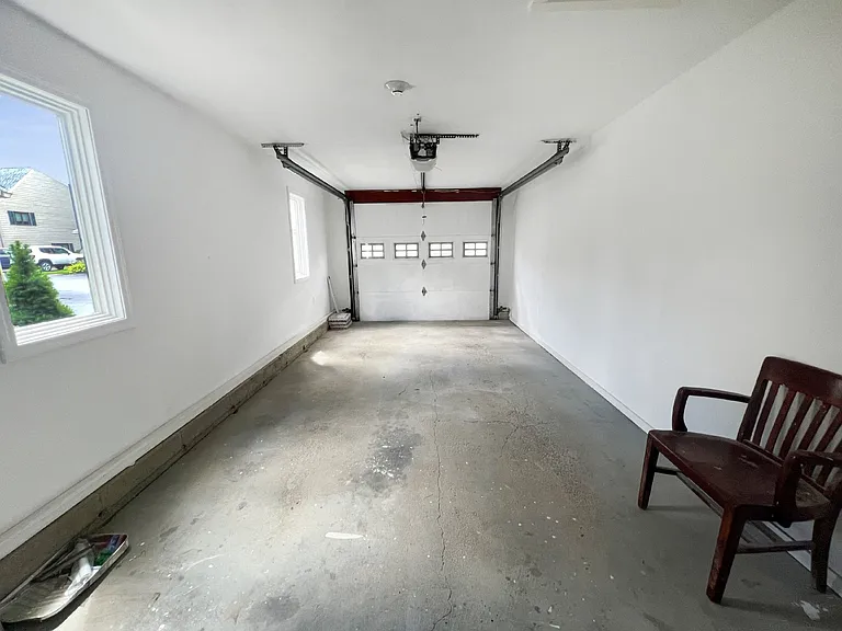 74 Hampton Towne Est — Photo 14