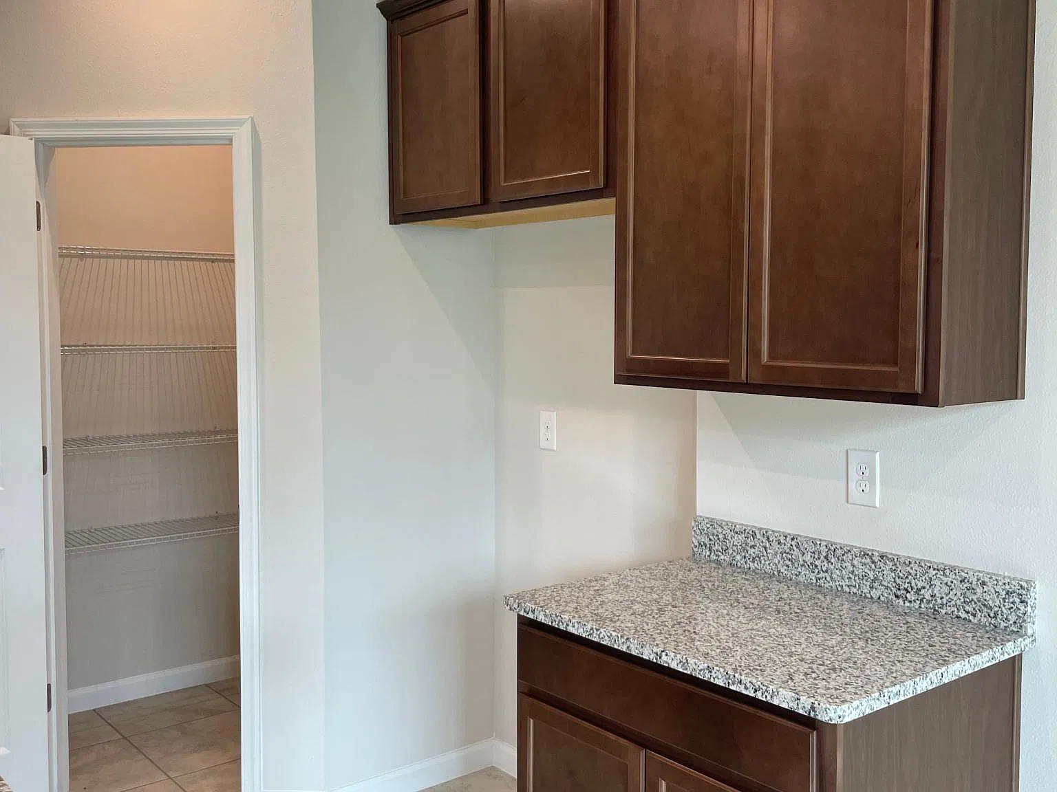 4 bed, 2.5 bath, 2370 sqft, $2,750 — Photo 2