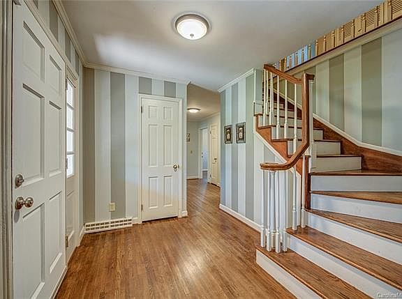 5th image of 1534 Pineola Ln