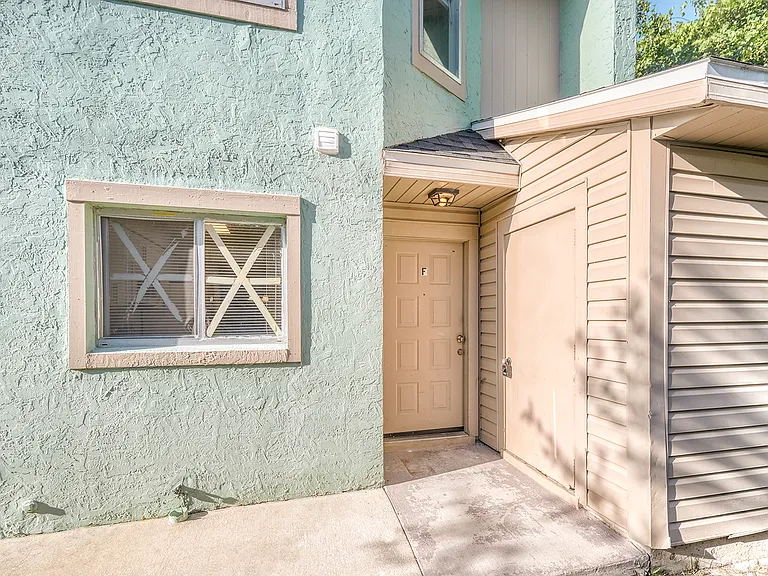 283 Gardner Ln #F — Photo 3
