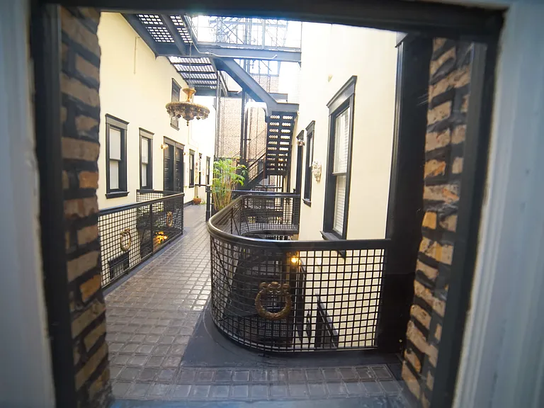 2800 N Pine Grove Ave #8I — Photo 27